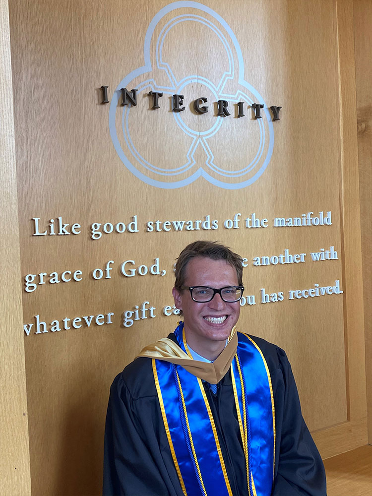 Simon 19 grad integrity slogan